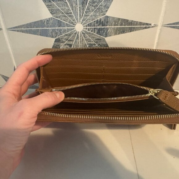 Quince Italian Pebbled Leather Continental Wallet (Camel) - Picture 4 of 8